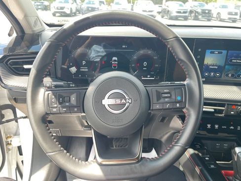 Certified 2025 Nissan Kicks SR w/ Illumination Package AWD/4WD image 17