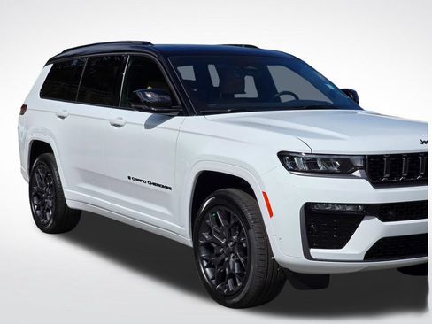 New 2026 Jeep Grand Cherokee L Summit w/ Obsidian Package AWD/4WD image 39