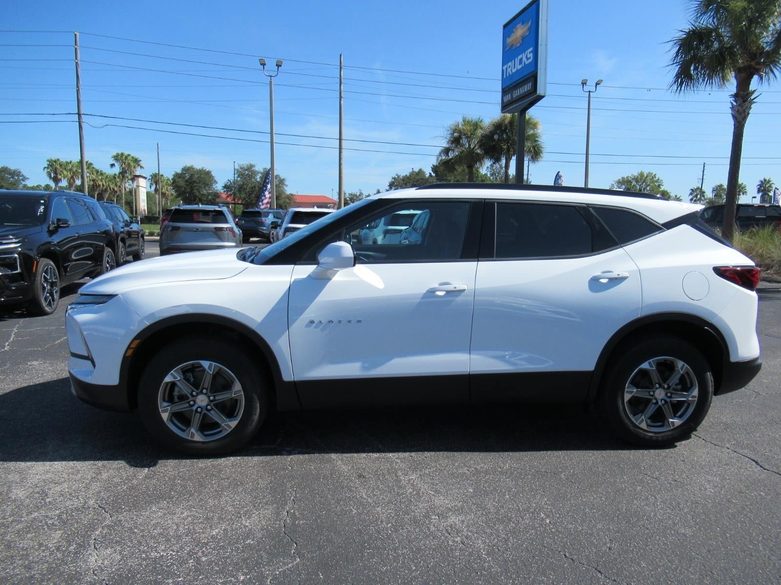 New 2026 Chevrolet Blazer LT w/ Convenience Package FWD image 2