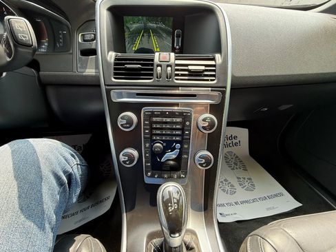 Used 2016 Volvo XC60 T6 R-Design Platinum w/ Climate Package image 14