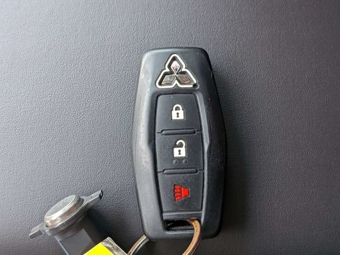 Used 2024 Mitsubishi Outlander ES FWD image 30
