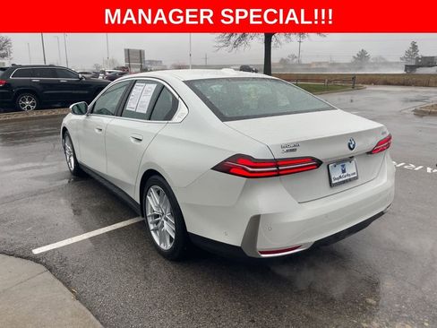 Used 2025 BMW 530i xDrive w/ Premium Package AWD/4WD image 5