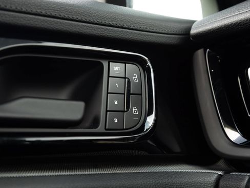 Certified 2025 Porsche Panamera image 19