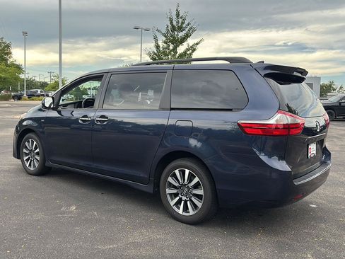 Used 2018 Toyota Sienna XLE Premium w/ Carpet Mat Package AWD/4WD image 18