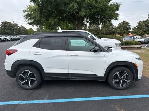 Used 2023 Chevrolet TrailBlazer RS w/ Convenience Package FWD image 2