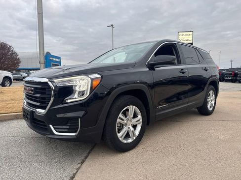 Used 2024 GMC Terrain SLE image 2
