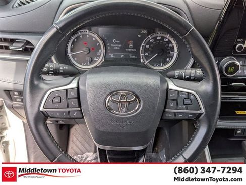 Used 2023 Toyota Highlander XSE AWD/4WD image 12