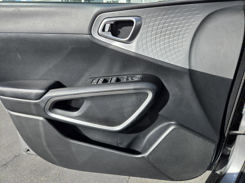 Used 2022 Kia Soul LX w/ Technology Package image 18
