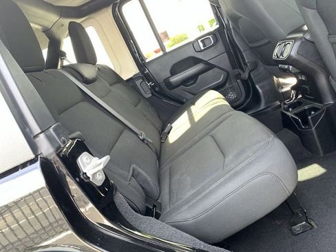 Used 2021 Jeep Wrangler Unlimited Sahara image 12