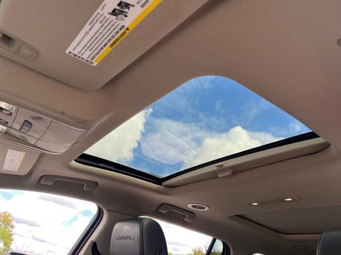 Used 2019 GMC Acadia Denali w/ Technology Package image 21