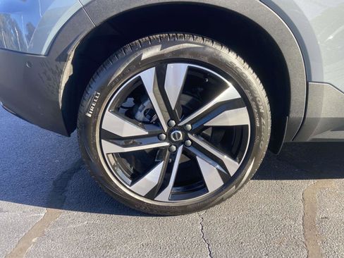 Certified 2023 Volvo XC40 B5 Plus w/ Protection Package Premier image 11