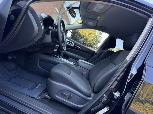 Used 2018 Nissan Pathfinder SV image 19