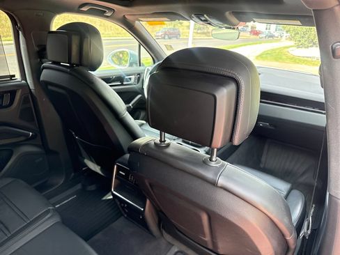 Used 2023 Porsche Cayenne S AWD/4WD image 27