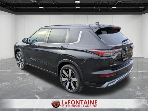 New 2026 Mitsubishi Outlander SE image 3