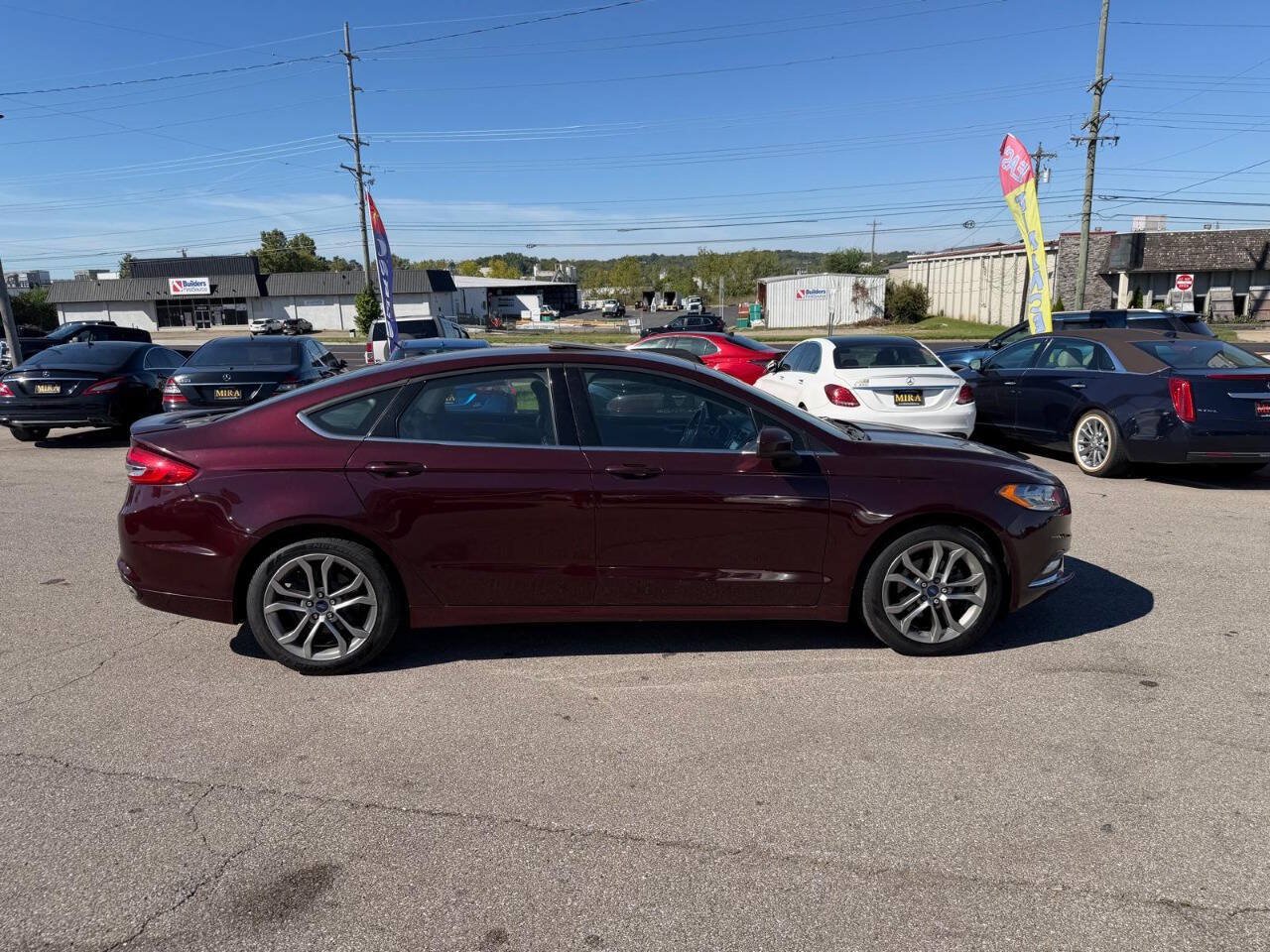 Used 2017 Ford Fusion SE w/ Equipment Group 201A FWD image 4