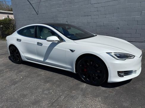 Used 2021 Tesla Model S Performance image 32