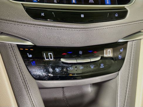 Used 2021 Cadillac XT5 Premium Luxury FWD image 14