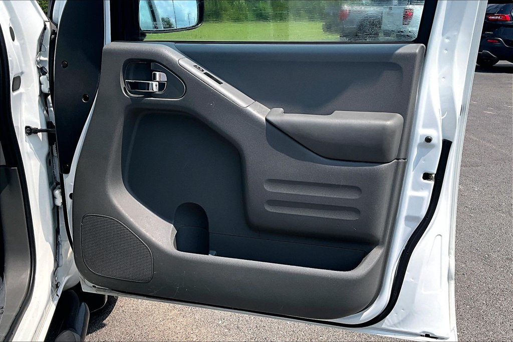 Used 2020 Nissan Frontier 2WD Crew Cab image 30