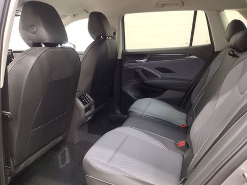 New 2025 Volkswagen Tiguan SE image 23