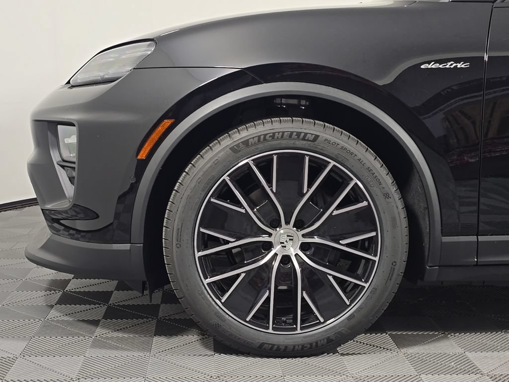 Certified 2026 Porsche Macan 4 Electric AWD/4WD image 11
