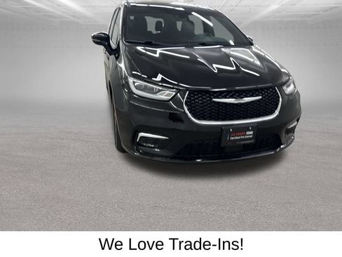Used 2025 Chrysler Pacifica Select FWD image 3