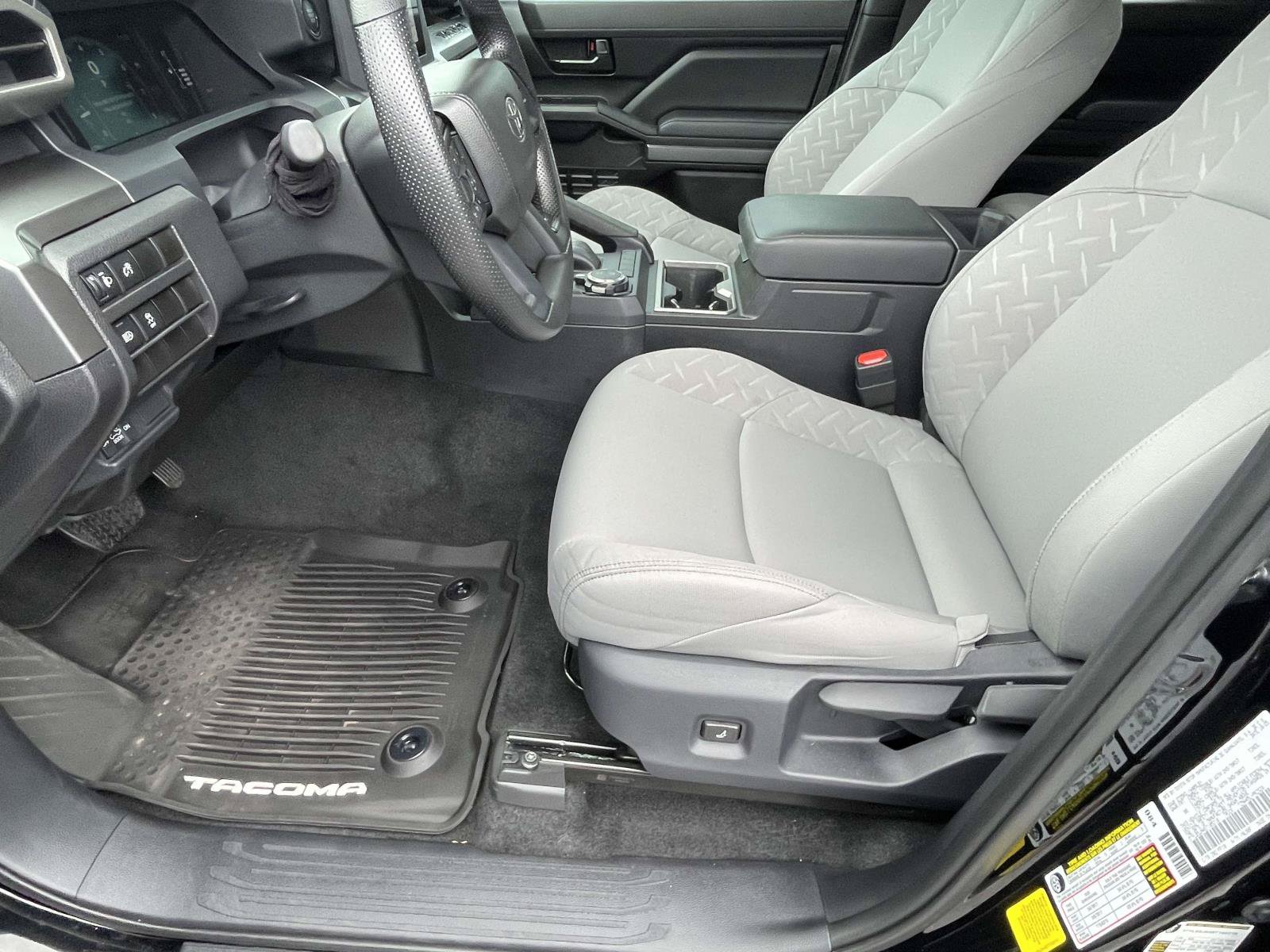 Used 2025 Toyota Tacoma SR5 AWD/4WD image 15