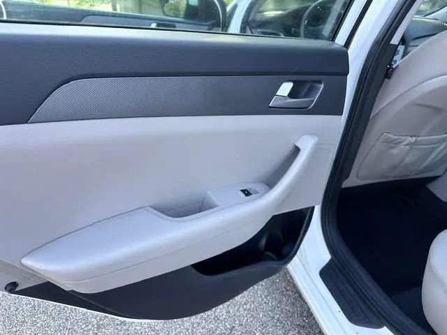 Used 2017 Hyundai Sonata SE FWD image 13