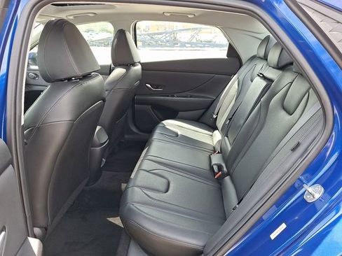 Certified 2025 Hyundai Elantra Limited FWD image 10