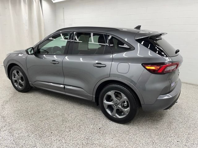Used 2023 Ford Escape ST-Line FWD image 4
