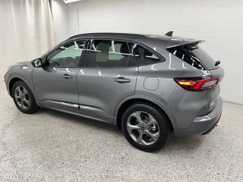 Used 2023 Ford Escape ST-Line FWD image 4