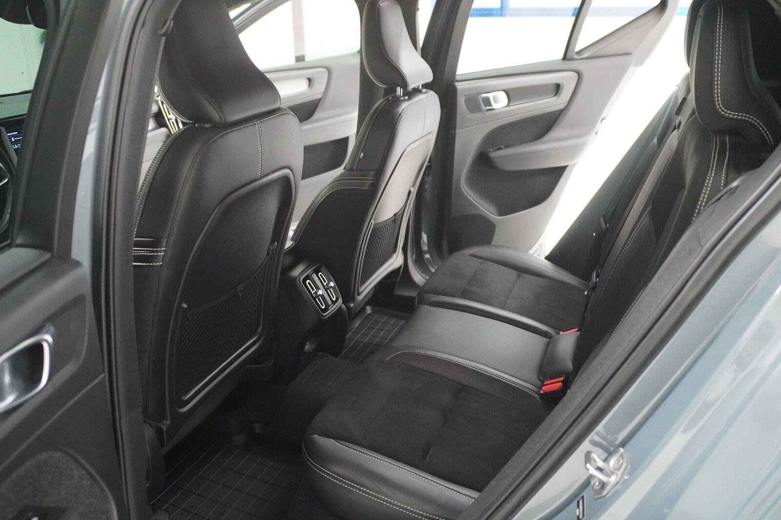 Used 2021 Volvo XC40 T4 R-Design w/ Protection Package Premier FWD image 12