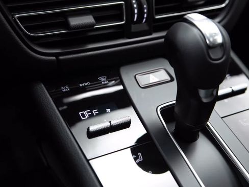 Certified 2026 Porsche Macan AWD/4WD image 27