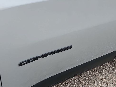 Used 2025 Jeep Compass Trailhawk AWD/4WD image 11