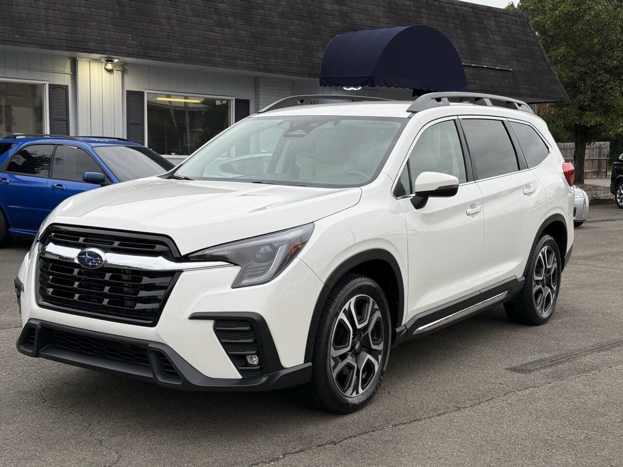 Used 2023 Subaru Ascent Limited AWD/4WD image 4