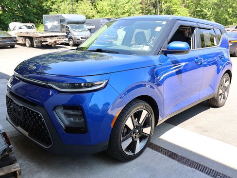 Used 2020 Kia Soul EX w/ Option Group 015 FWD image 2