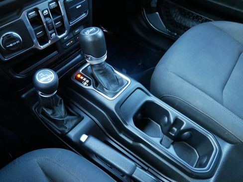 Used 2018 Jeep Wrangler Unlimited Sport S AWD/4WD image 23