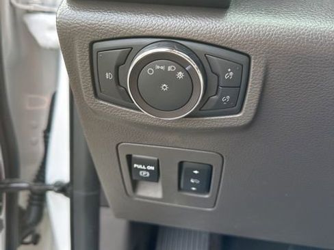 Used 2019 Ford Expedition Limited image 23