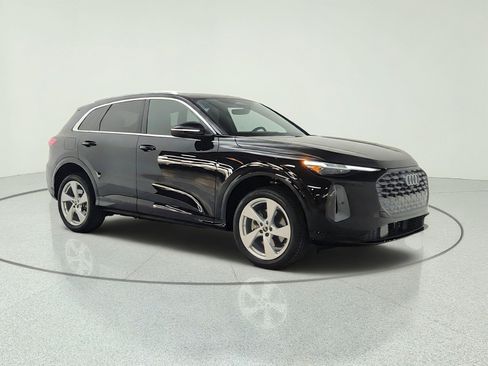 Used 2025 Audi Q5 Premium Plus w/ Premium Plus AWD/4WD image 3