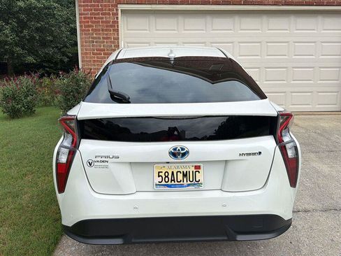 Used 2016 Toyota Prius Four Touring w/ Premium Convenience Package FWD image 3