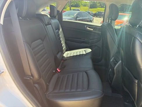 Used 2019 Ford Edge SEL w/ Equipment Group 201A AWD/4WD image 11