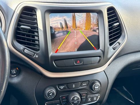 Used 2015 Jeep Cherokee Limited image 29