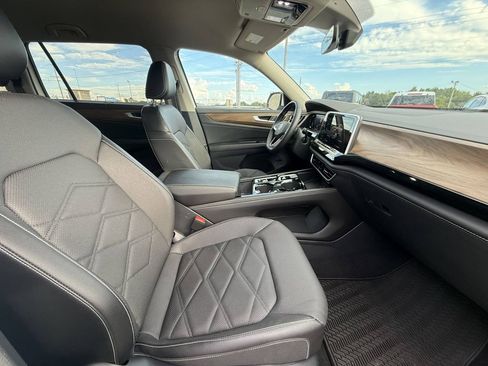 Used 2024 Volkswagen Atlas SE w/ Black Wheel Package image 12