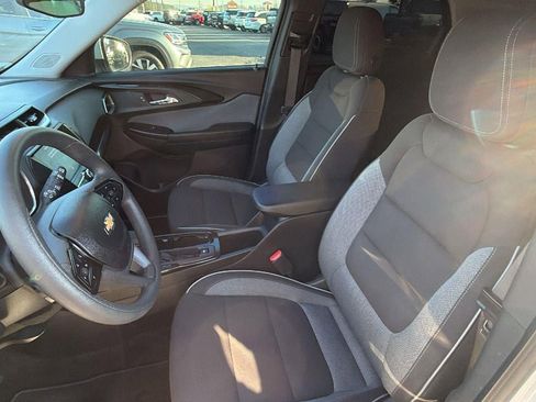 Used 2023 Chevrolet TrailBlazer LT FWD image 13