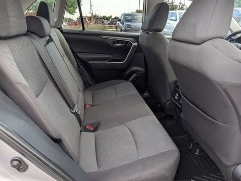 Used 2022 Toyota RAV4 XLE AWD/4WD image 28