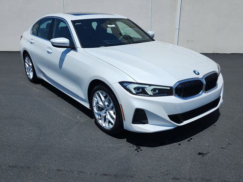 Used 2025 BMW 330i Sedan RWD image 2