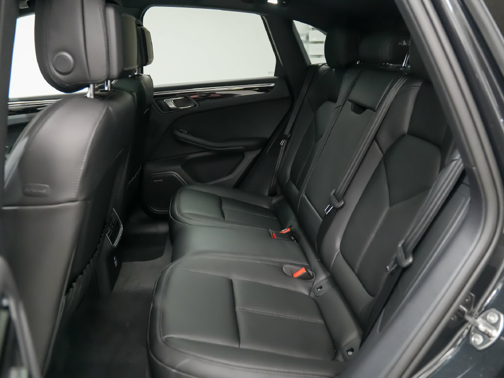 Certified 2026 Porsche Macan AWD/4WD image 18