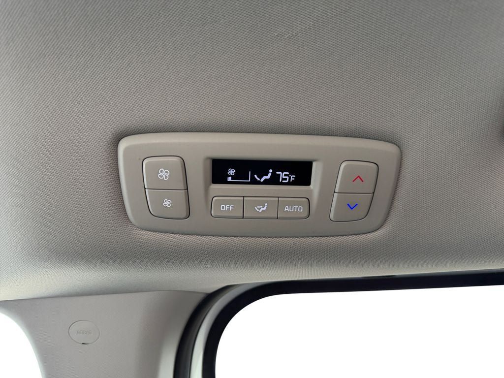 Used 2026 Kia Carnival FWD image 32