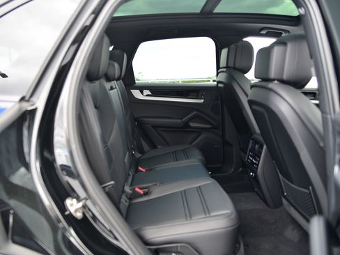 Certified 2026 Porsche Cayenne E-Hybrid image 26