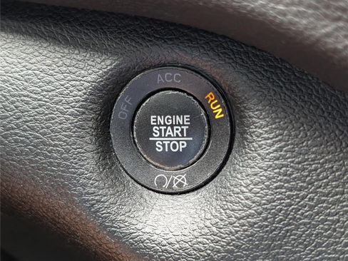 Used 2019 Jeep Cherokee Latitude Plus AWD/4WD image 24