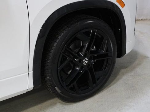 New 2026 Volkswagen Tiguan SE R-Line FWD image 26